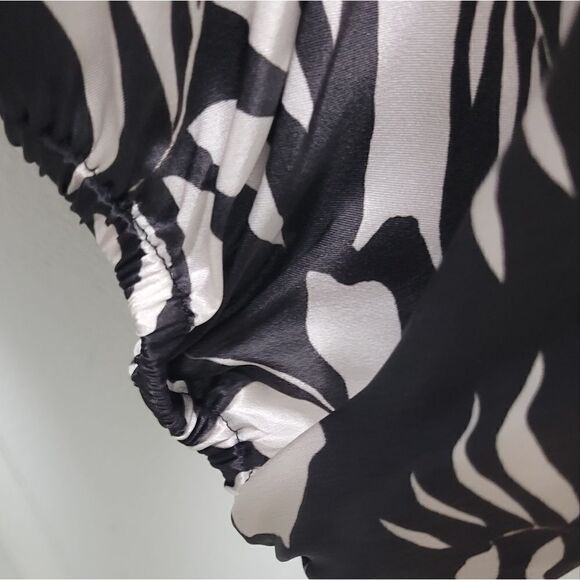 Tucker NYC The Classic Blouse Top Black Palm Floral 100 Silk Small - Picture 6 of 7